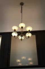 階段の踊り場などにも、控えめながらおしゃれな照明がつけられている｜滋賀県のカメラマン「ペンタ工房」撮影・びわ湖大津館