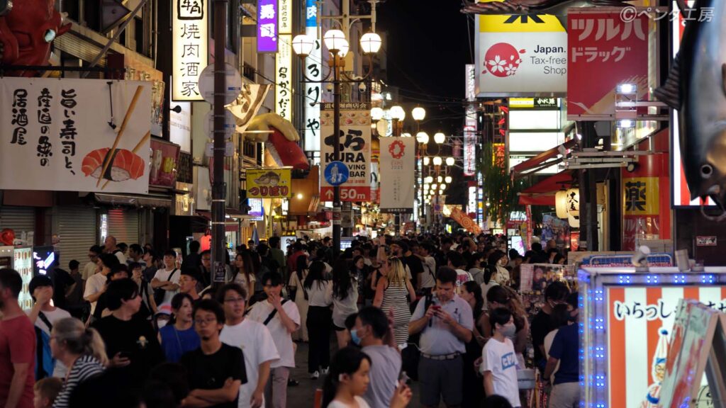 雑踏の写真で人の顔は安直にぼかさない〜ホームページの価値を損ねる