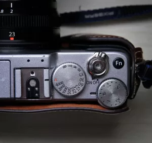 富士フイルムのカメラのシャッターボタン