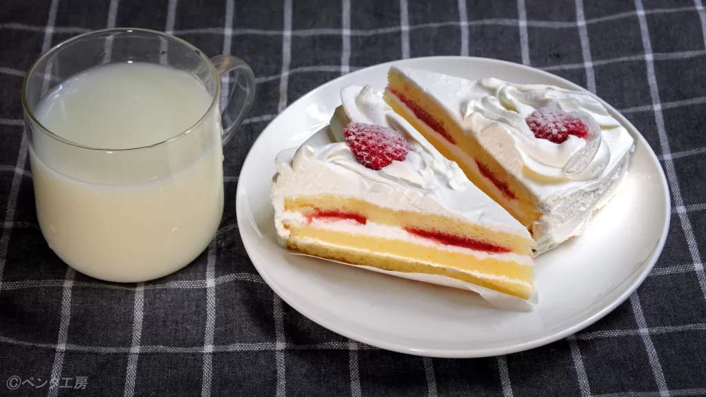 あなたが撮ったスイーツや料理の写真がおいしそうに見えないわけ・その1〜まともなカメラの“撮って出し”はわざと眠くしてある