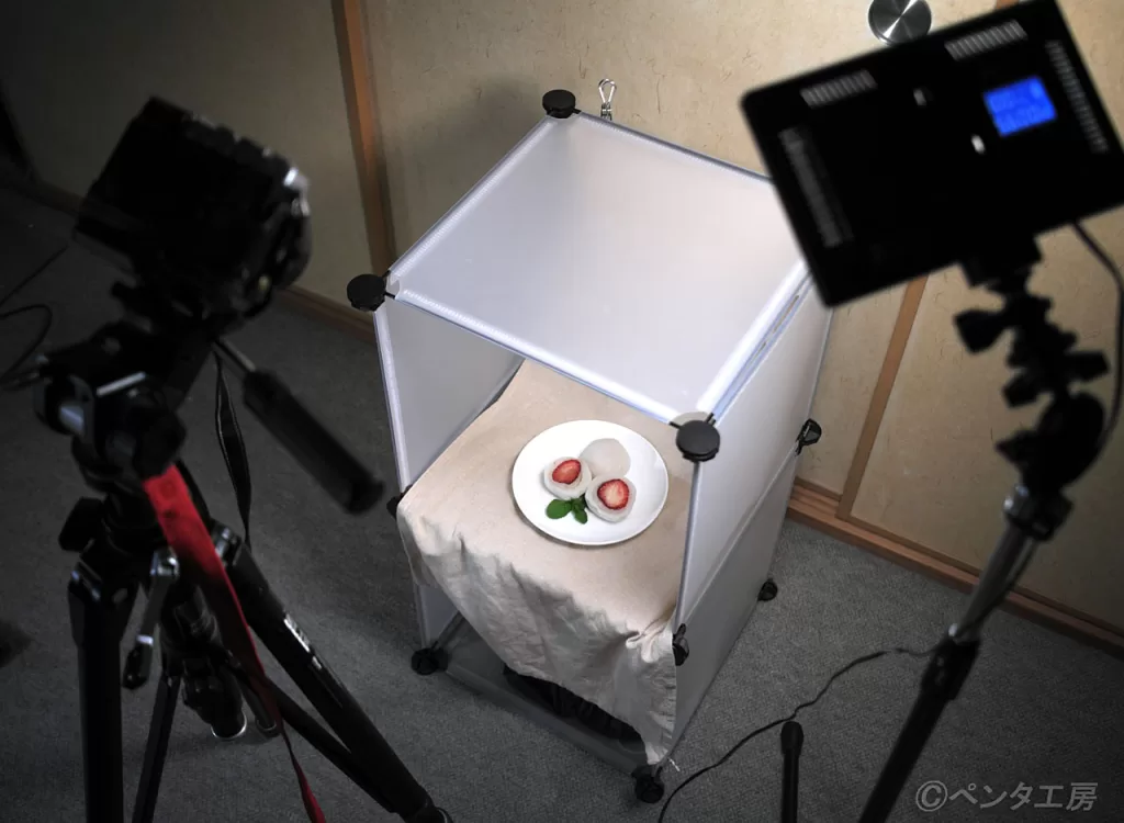 撮影ボックスを使った嶋屋のいちご大福のライティング例 - プロの商品撮影テクニック（撮影：ペンタ工房 柳本学）