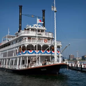 琵琶湖観光船ミシガンの雄姿|ホームページ制作 滋賀県