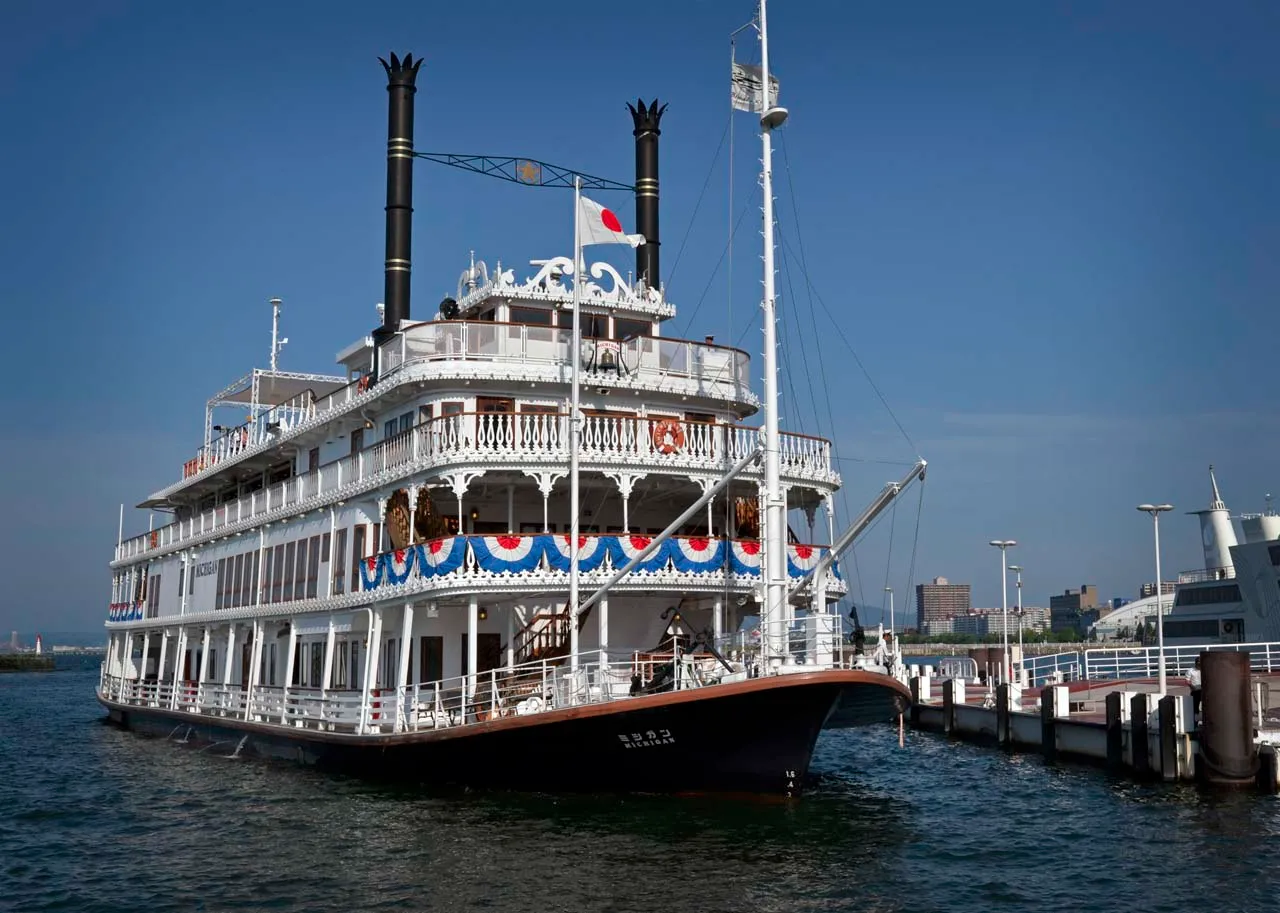 琵琶湖観光船ミシガンの雄姿|ホームページ制作 滋賀県