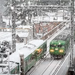 雪の湖西線を行き交う117系車両|ホームページ制作 滋賀県